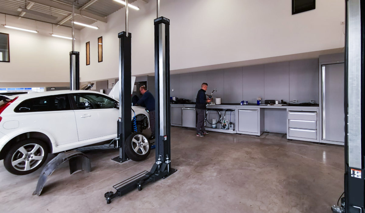 Atelier Volvo Thionville mobilier DEA et distribution de fluide GRACO