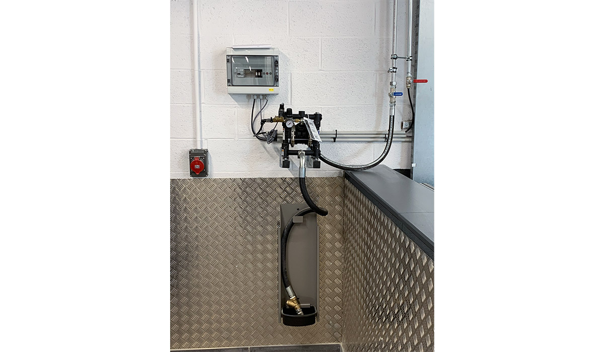 Pompe à membrane pour aspiration des fluides usés